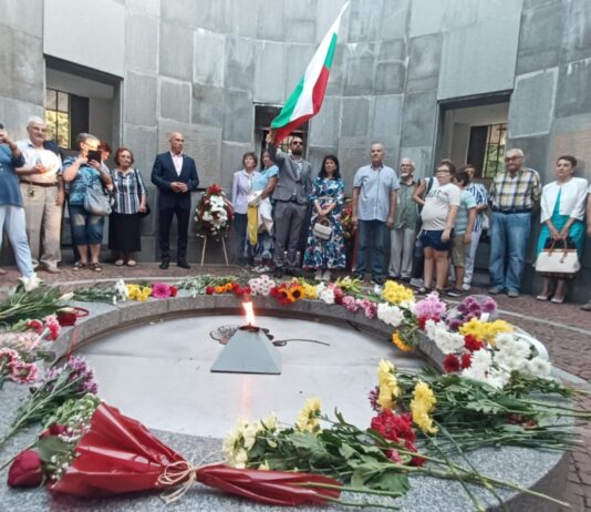 Девети септември беше отбелязан тържествено на Пантеона в Бургас
